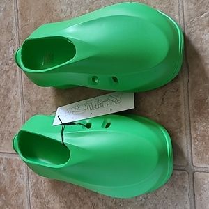 FCTRY LAb KNIGHT RNR slippers